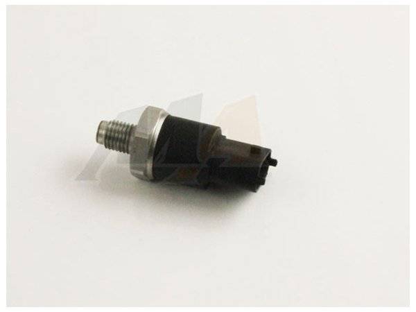 Merchant Automotive - LB7 Fuel Pressure Sensor, 2001-2004